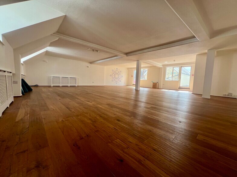 1-6 Gold St, Saffron Walden for lease - Building Photo - Image 2 of 4