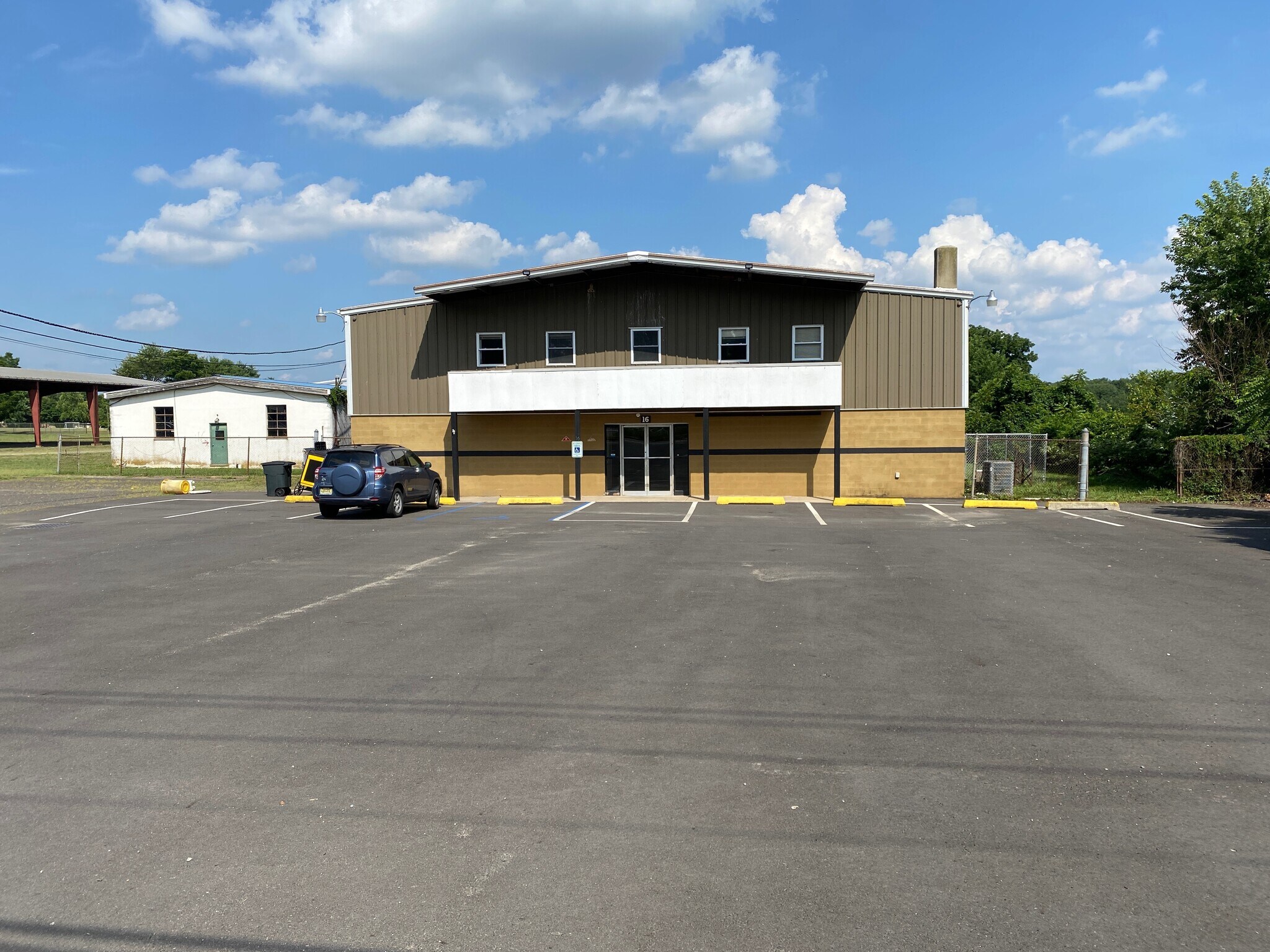 16 Atlantic Ave, Columbus, NJ for sale Building Photo- Image 1 of 1