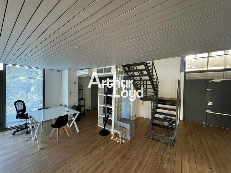 Office in Valbonne for lease - Building Photo - Image 3 of 5