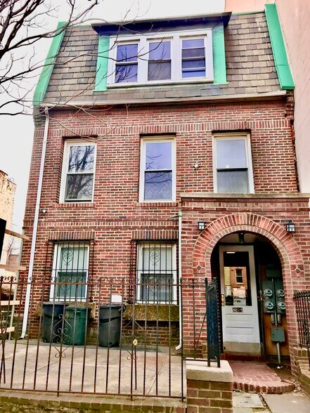 2581 31st St, Astoria, NY for sale - Primary Photo - Image 1 of 1