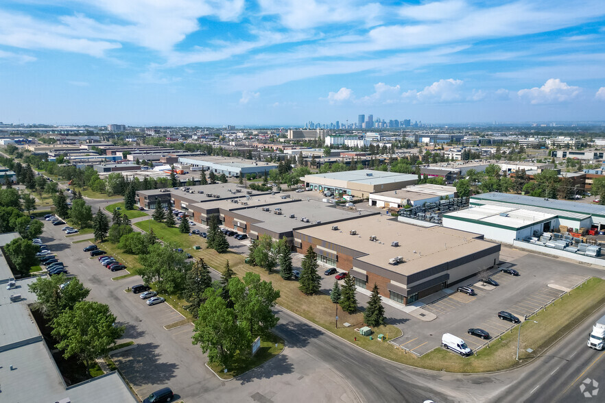 3805-3905 29th St NE, Calgary, AB for lease - Aerial - Image 3 of 7