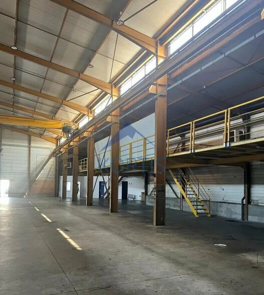 Flex in Vaulx-en-Velin for lease - Interior Photo - Image 3 of 8