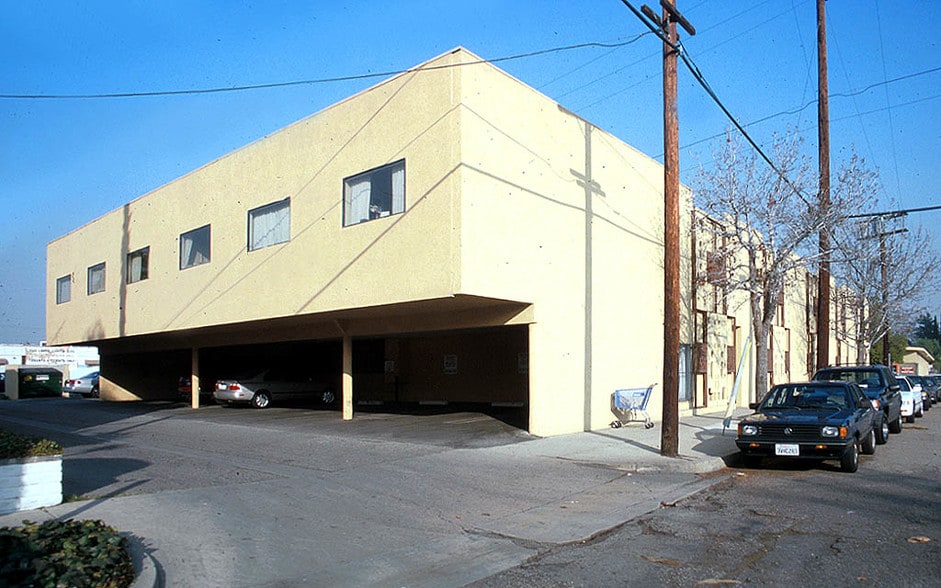 5301 Laurel Canyon Blvd, North Hollywood, CA for lease - Building Photo - Image 2 of 11