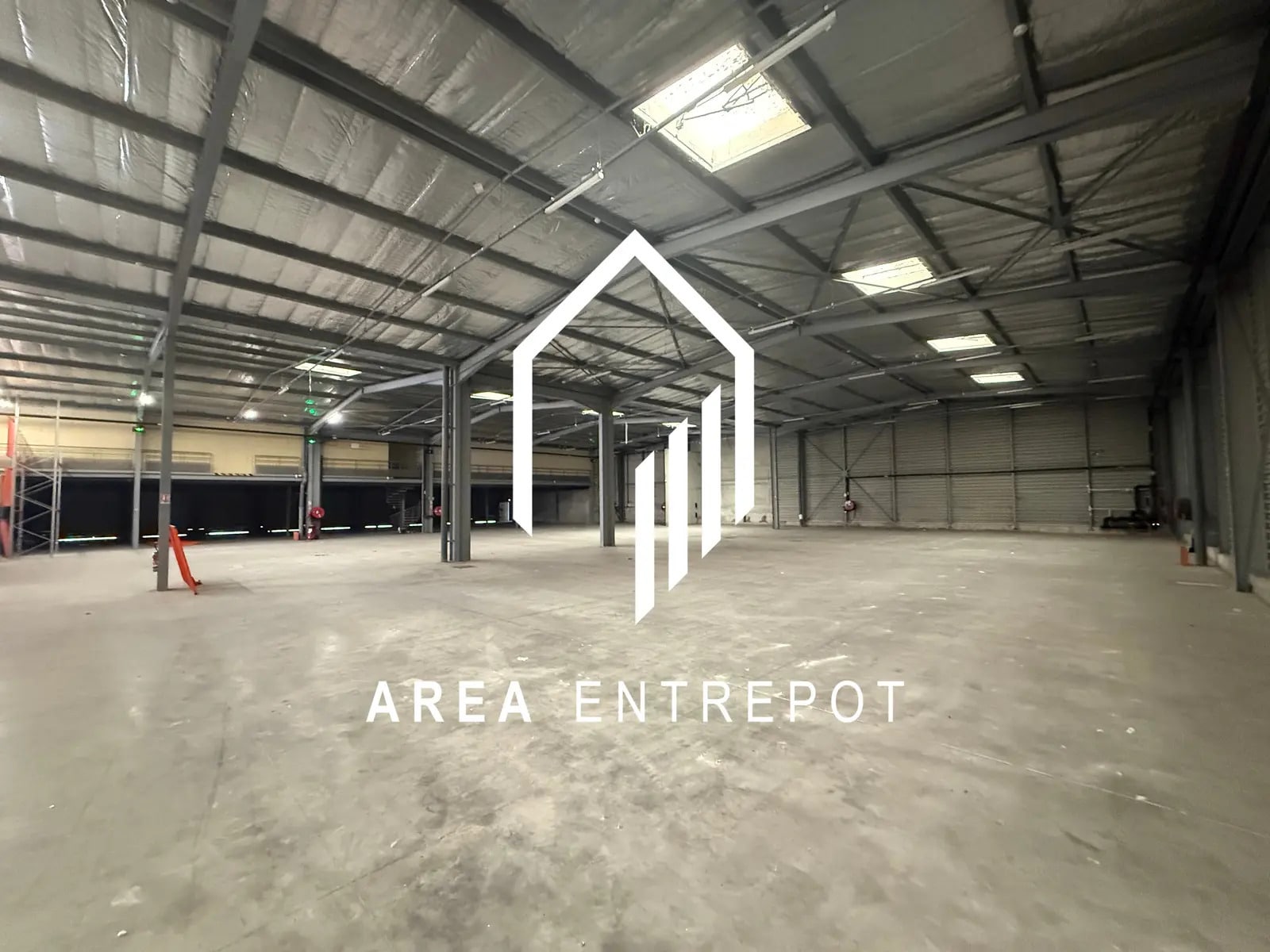 Industrial in Aix-en-Provence for lease Interior Photo- Image 1 of 10