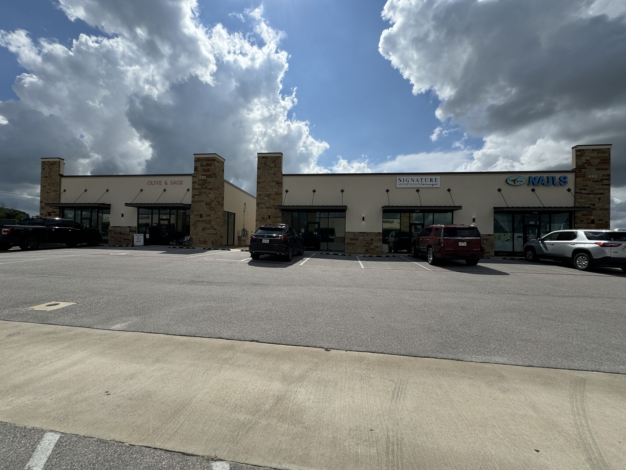 201 St Joseph Unit 500 & Unit 400 ct, Liberty Hill, TX for lease Primary Photo- Image 1 of 3