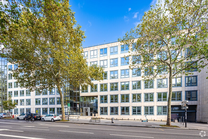 Office in Lyon for lease - Building Photo - Image 2 of 2
