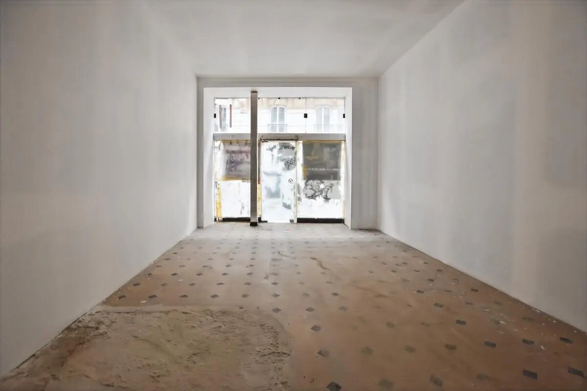 Retail in Paris for lease Building Photo- Image 1 of 6