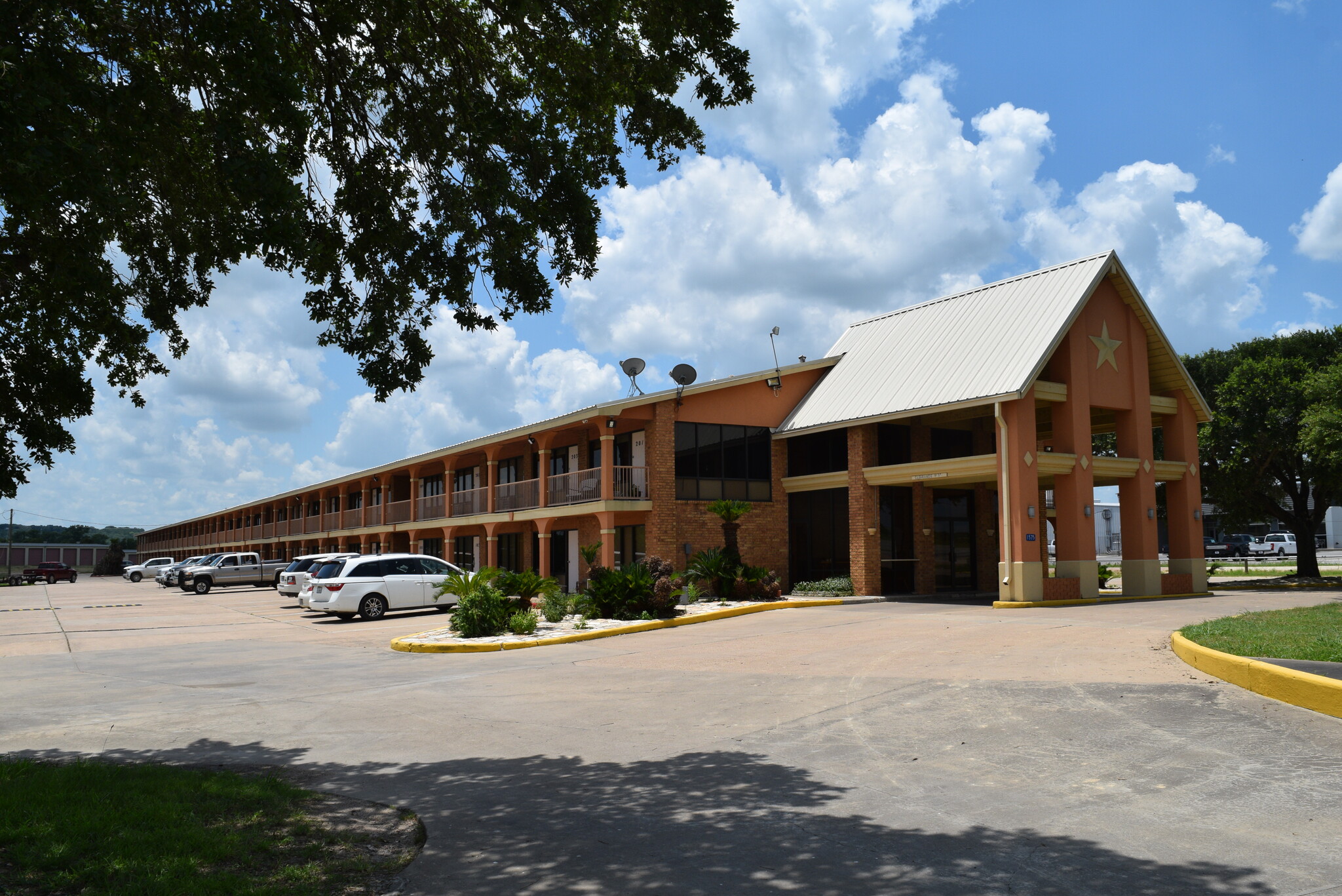 1575 W State Highway 71, La Grange, TX for sale Primary Photo- Image 1 of 1