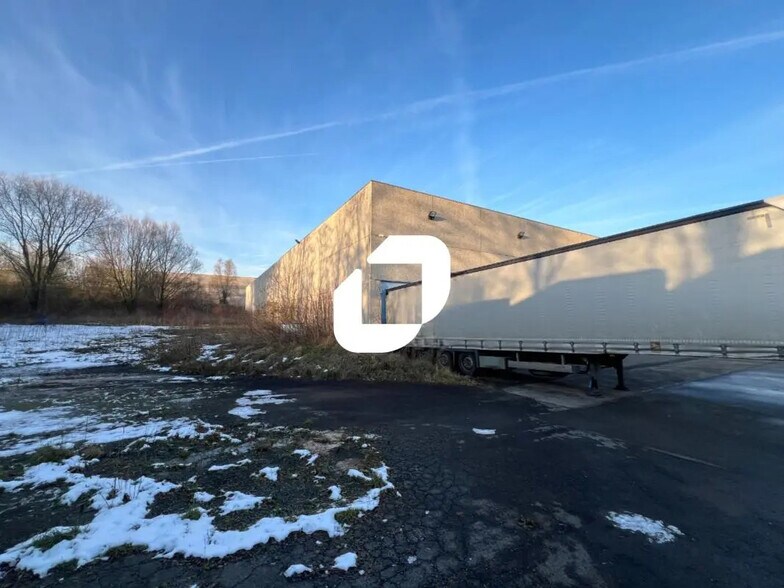 Office in Roncq for lease - Building Photo - Image 2 of 17