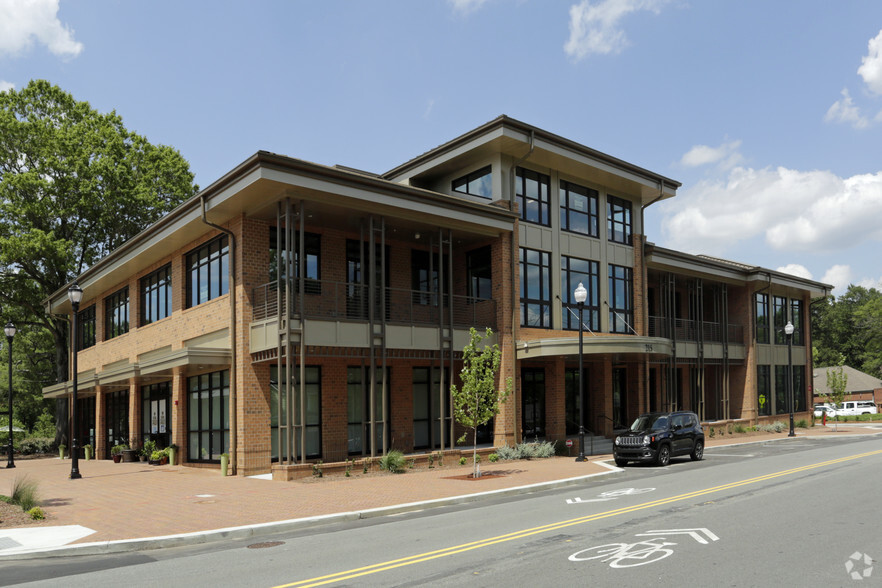 215 E Chatham St, Cary, NC for sale - Building Photo - Image 1 of 1