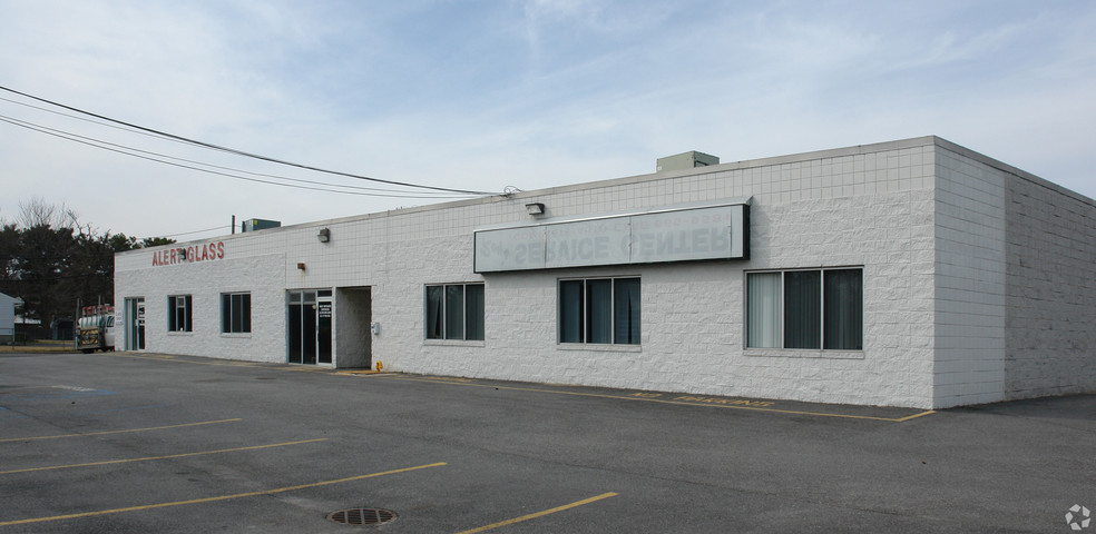 333 Spur Dr N, Bay Shore, NY for lease - Primary Photo - Image 1 of 3