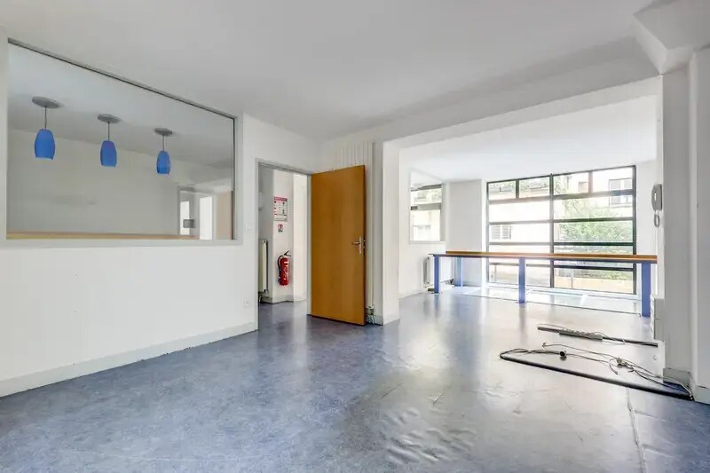 Multifamily in Paris for sale - Interior Photo - Image 3 of 6