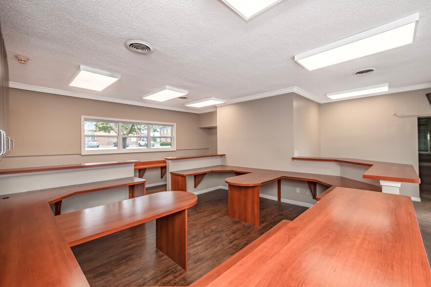 4163 Crescent Dr, Saint Louis, MO for sale - Building Photo - Image 3 of 40