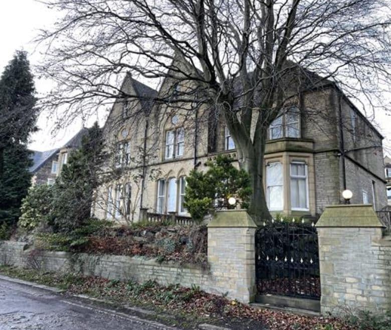 31-33 Savile Rd, Halifax for sale Primary Photo- Image 1 of 1