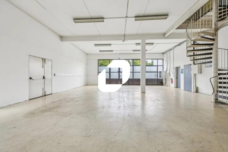 Office in Lognes for lease - Building Photo - Image 3 of 14