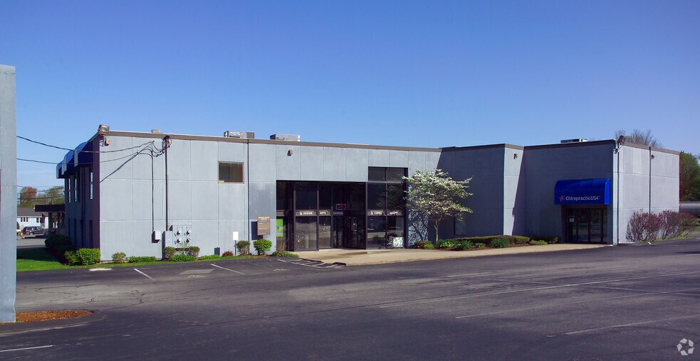 1600 Grand Army Hwy, Somerset, MA for sale - Primary Photo - Image 1 of 1