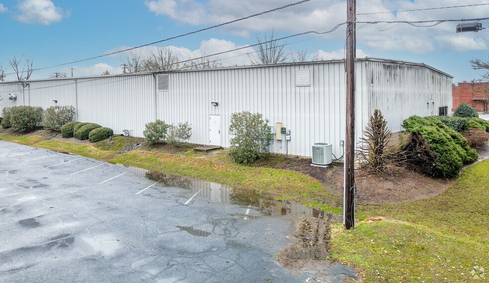 1935 S Main St, Salisbury, NC for lease - Building Photo - Image 3 of 8