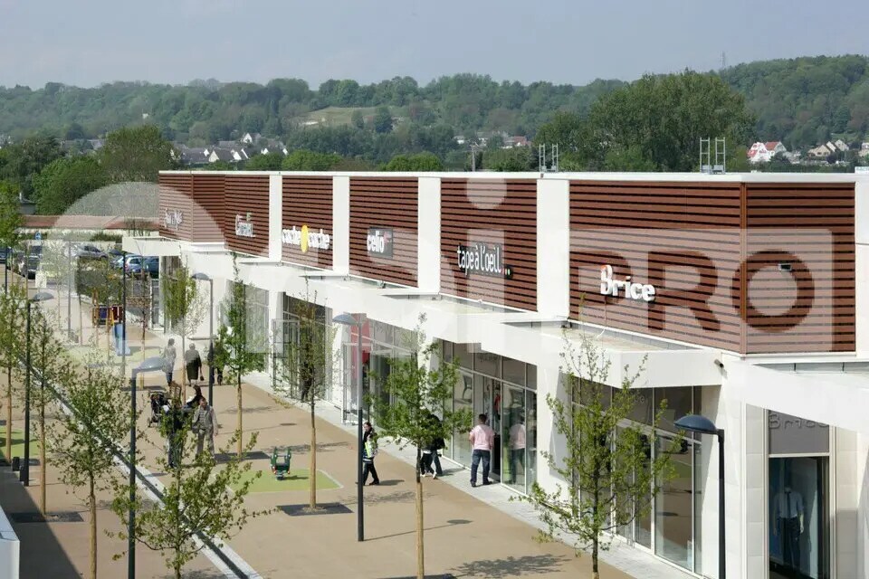 Retail in Soissons for lease Building Photo- Image 1 of 4