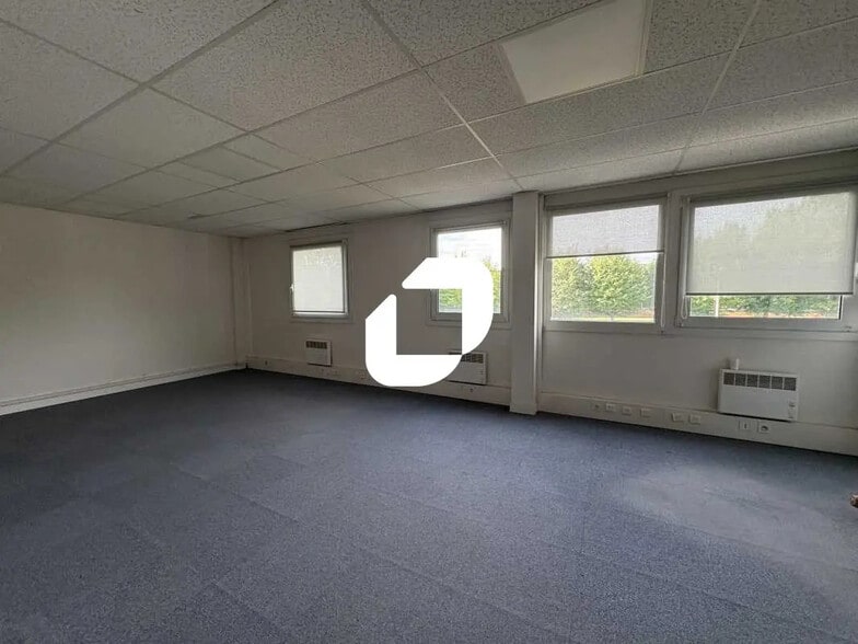 Office in Bièvres for lease - Interior Photo - Image 2 of 14