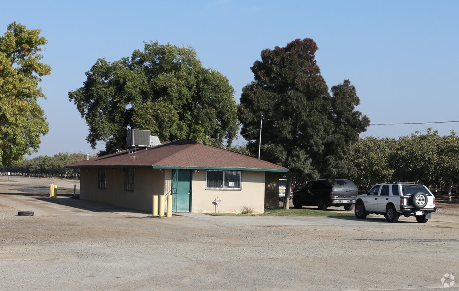 10386 Iona Ave, Hanford, CA for sale - Building Photo - Image 3 of 3