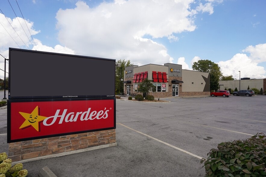 2720 Maplecrest Rd, Fort Wayne, IN for sale - Building Photo - Image 2 of 4