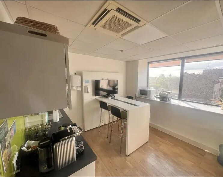 Office in Vincennes for lease - Interior Photo - Image 3 of 22