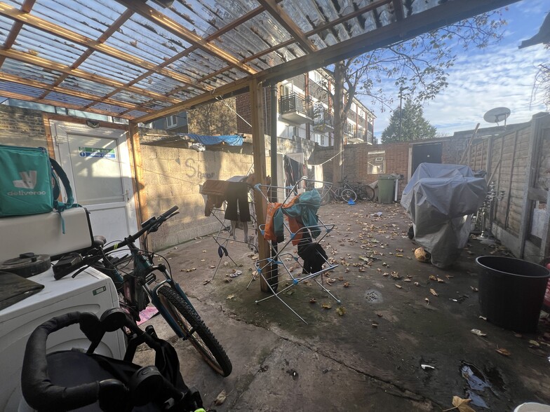 280 Barking Rd, London for lease - Building Photo - Image 2 of 9