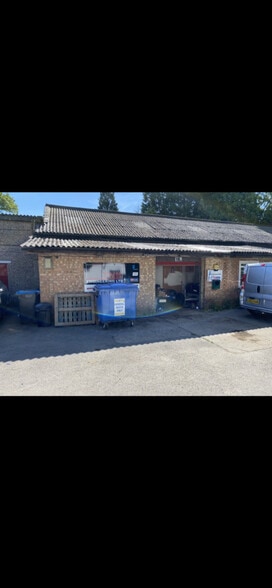 Ivy Dene Ln, East Grinstead for lease - Building Photo - Image 1 of 6