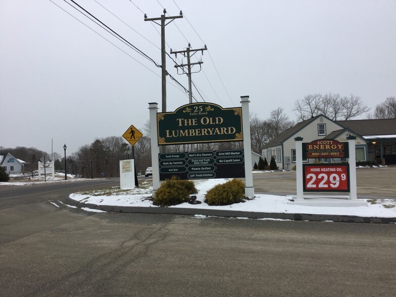 25 Falls Rd, Moodus, CT for sale - Building Photo - Image 1 of 1