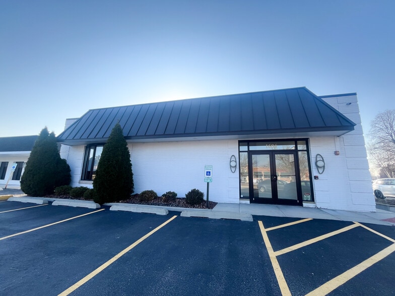 1604 N Main St, Wheaton, IL for lease - Building Photo - Image 1 of 6