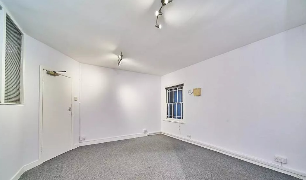 High St, Ongar for lease Interior Photo- Image 1 of 5
