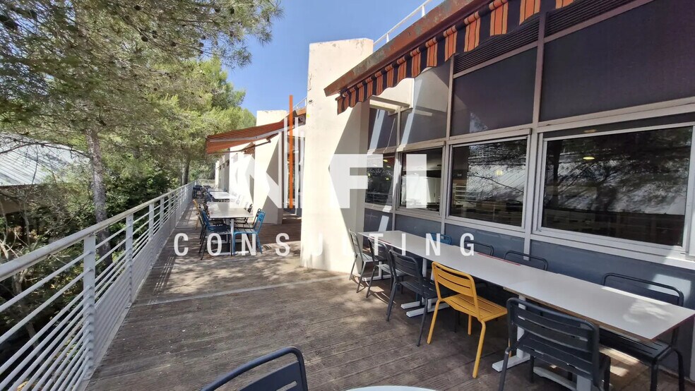 Retail in Valbonne for lease - Building Photo - Image 1 of 4