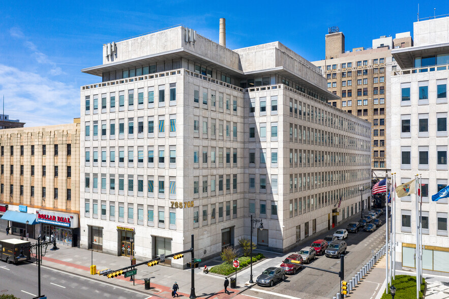 765-769 Broad St, Newark, NJ for lease - Building Photo - Image 1 of 4