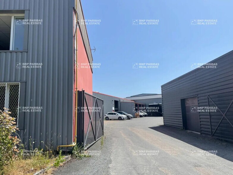 Flex in Ingré for lease - Building Photo - Image 2 of 12