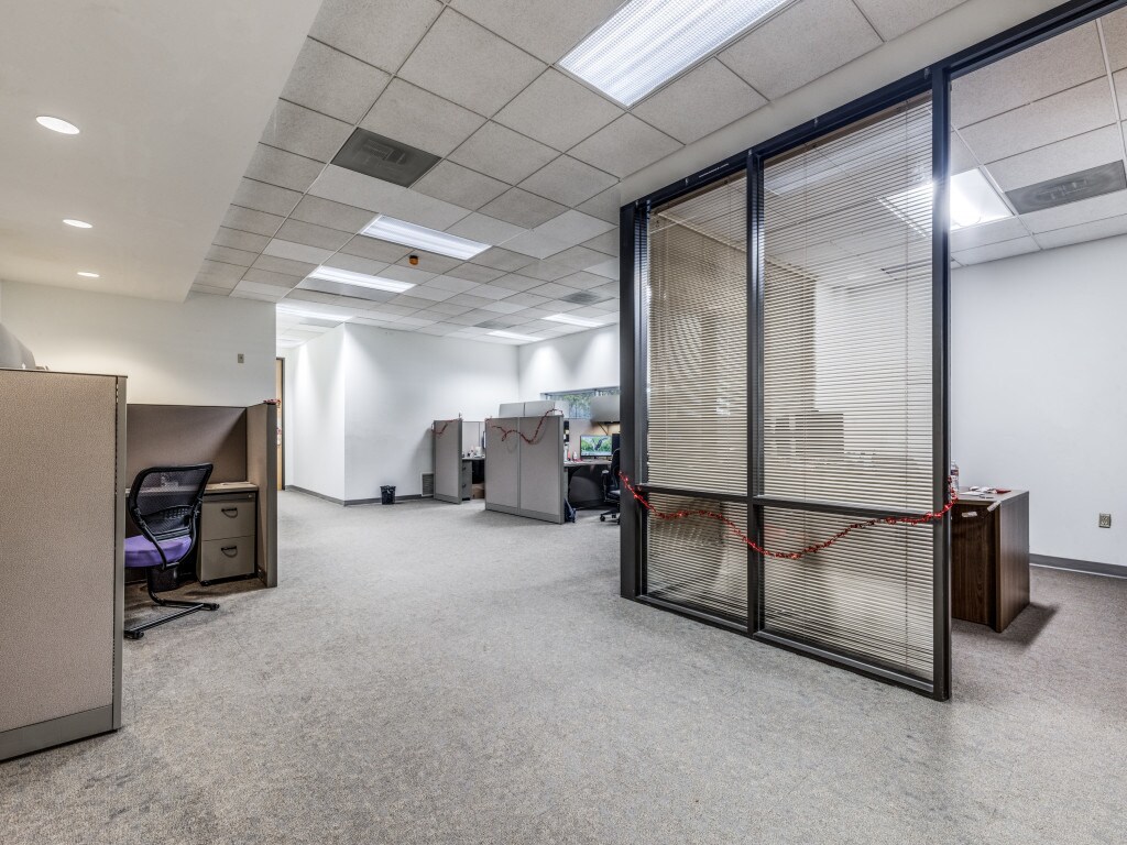 8989 Harry Hines Blvd, Dallas, TX 75235