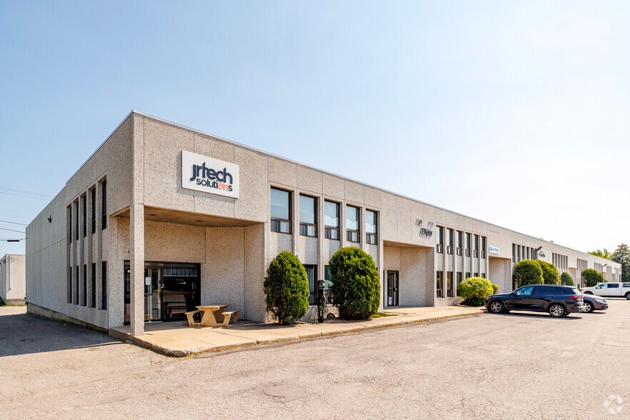 2337-2365 Rue Rue Guénette, Saint-Laurent, QC for sale - Primary Photo - Image 1 of 10