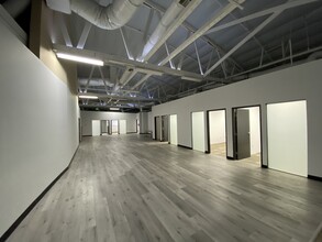 640 S Glenwood Pl, Burbank, CA for lease Building Photo- Image 2 of 7