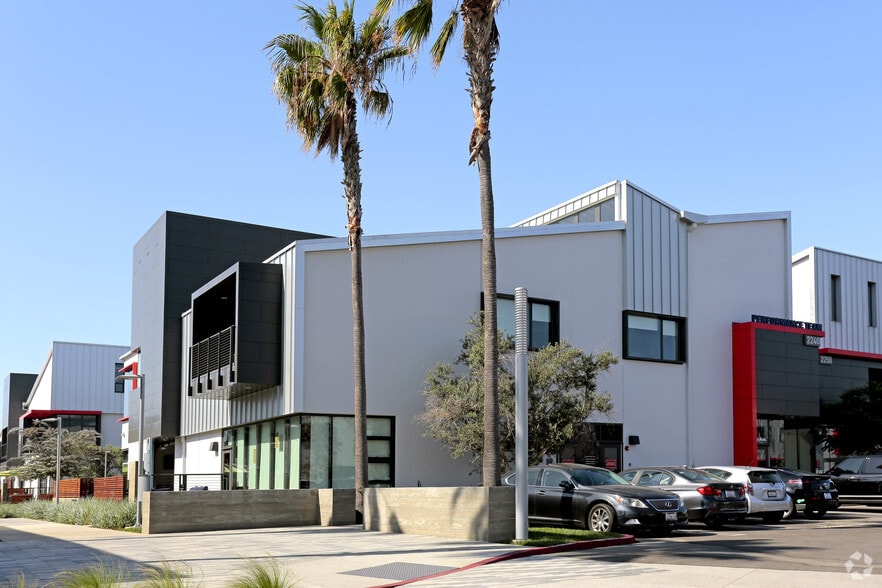 2240 E Maple Ave, El Segundo, CA for lease - Building Photo - Image 3 of 4