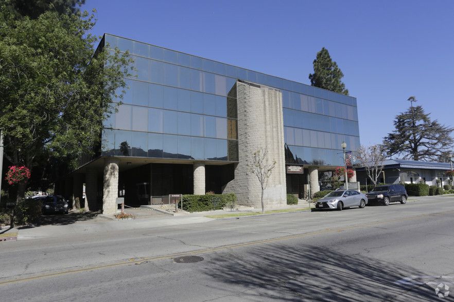 725 E Main St, Santa Paula, CA for lease - Primary Photo - Image 1 of 9