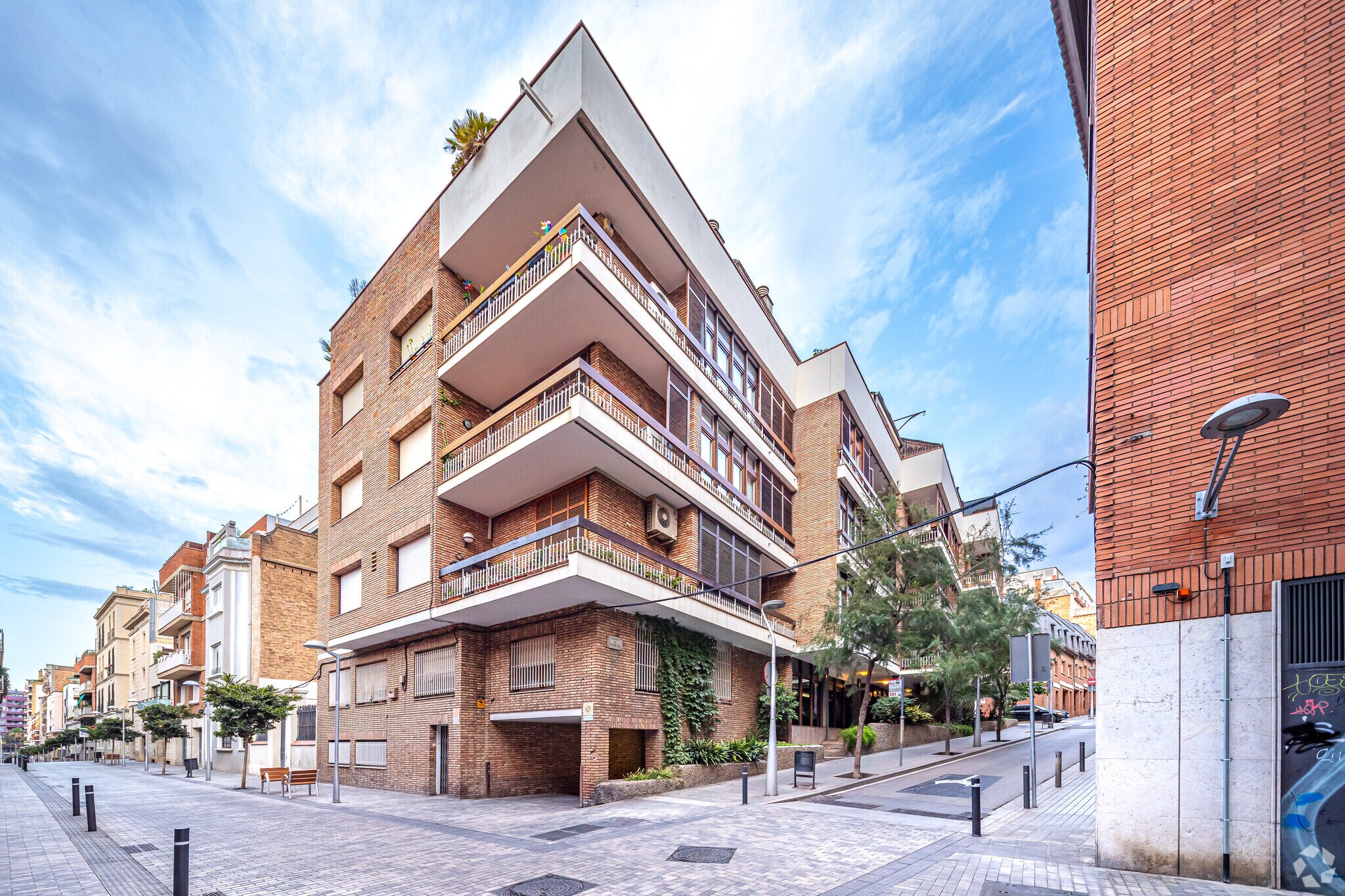 Multifamily in Barcelona, Barcelona for sale Primary Photo- Image 1 of 3