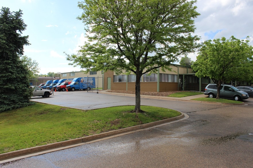 1729 S Wadsworth Blvd, Lakewood, CO for lease - Building Photo - Image 1 of 11