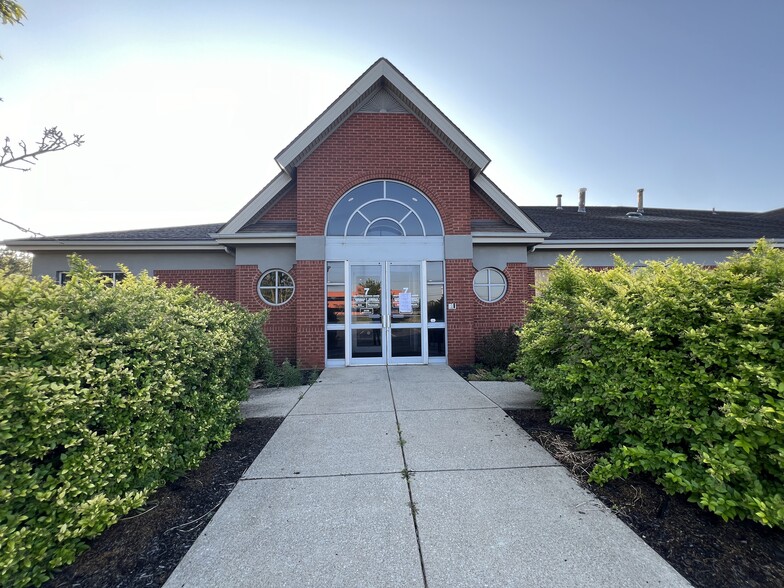 7 Limestone Dr, Buffalo, NY for lease - Building Photo - Image 1 of 5