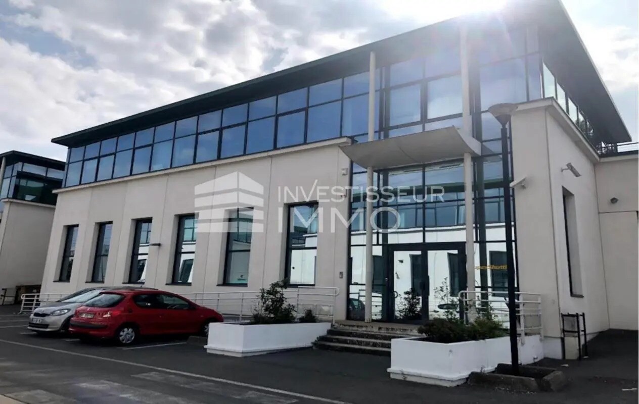 Office in Villeneuve-la-Garenne for lease Building Photo- Image 1 of 6
