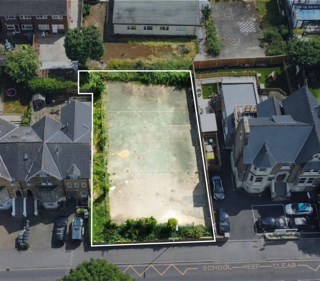 76C Palmerston Rd, Buckhurst Hill, IG9 5LG