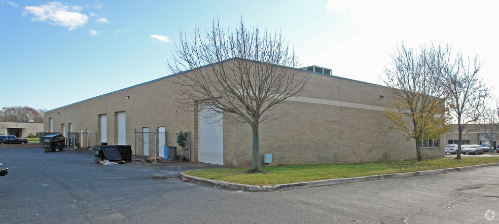 140-146 Remington Blvd, Ronkonkoma, NY for lease - Building Photo - Image 2 of 2