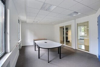Office in Paris for lease Interior Photo- Image 2 of 8