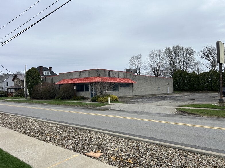 213 W Main St, Grove City, PA for sale - Building Photo - Image 2 of 8