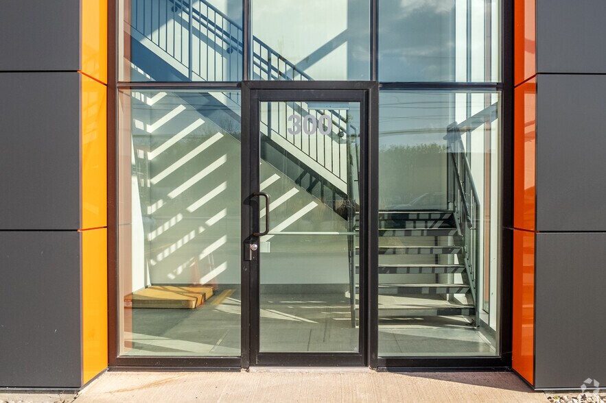 17660 Rue Charles, Mirabel, QC for lease - Building Photo - Image 3 of 6