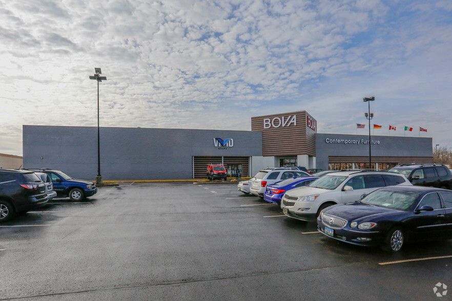 12130 Royal Point Dr, Cincinnati, OH for lease - Primary Photo - Image 1 of 1