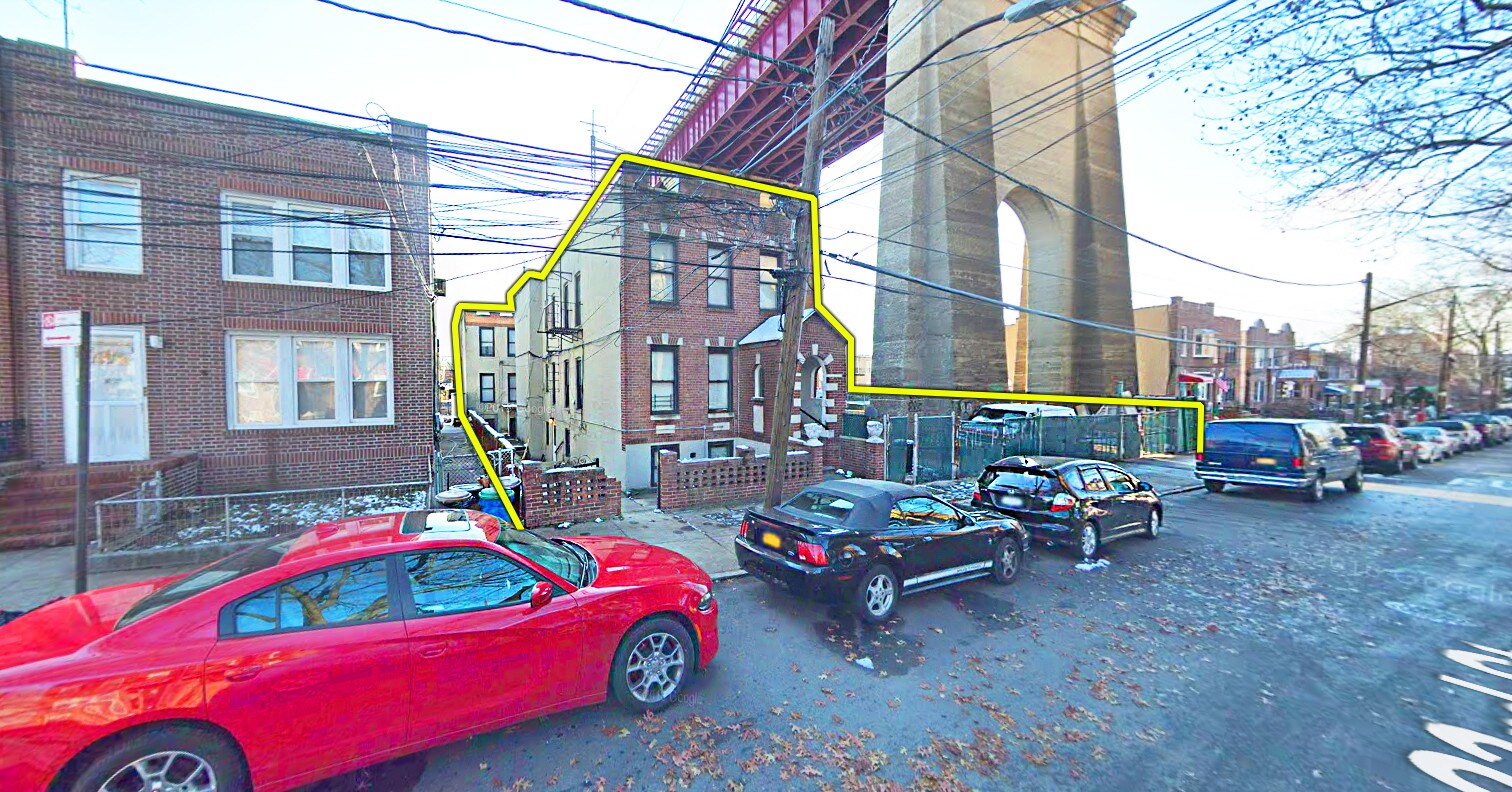 2235 23rd St, Astoria, NY 11105